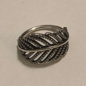 Pandora Light as a Feather Ring